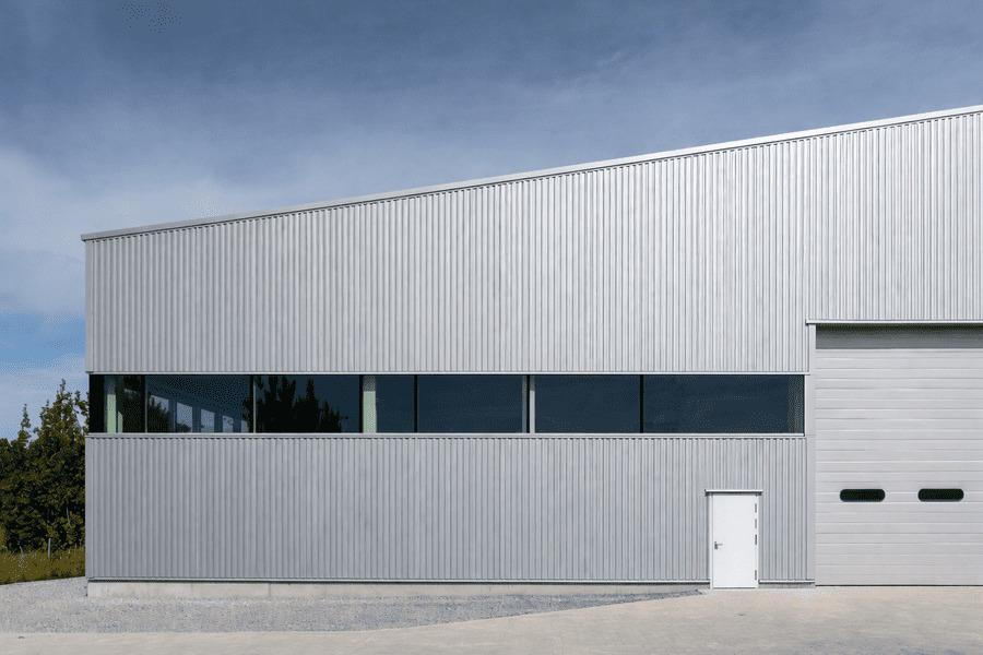 Gewerbegebäude mit Trapezblech