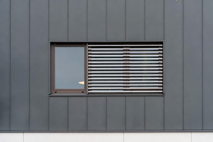 Wohnhaus mit Stehfalzblechverkleidung