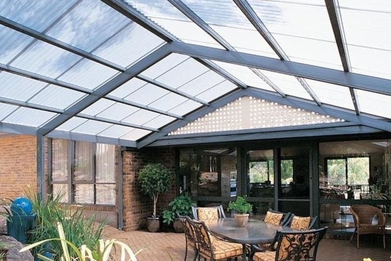 Hochwertige Acrylplatten für lichtdurchlässige Überdachungen