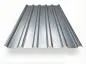 Preview: Trapezblech TP35 in Aluzink, freigestelltes Produktfoto mit gleichmäßig profilierten Trapezwellen und typisch metallisch-silberner Oberfläche mit leichter Spiegelungsstruktur, perspektivische Draufsicht auf weißem Hintergrund