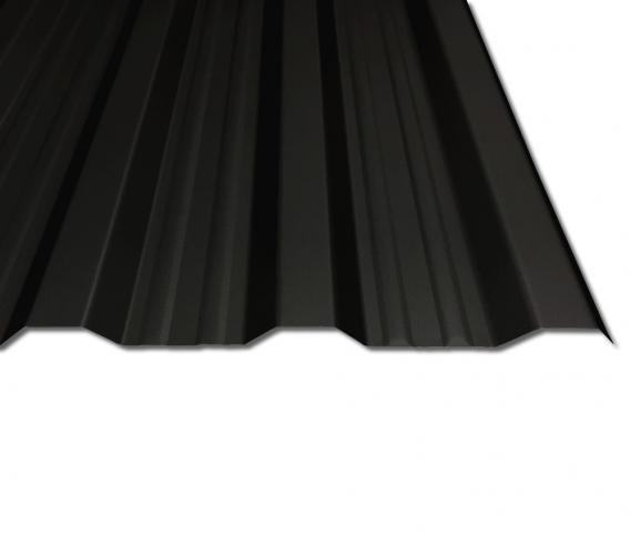 Preview: Das Trapezblech T-18DR wird mit einer 25 µm Polyesterbeschichtung gefertigt. Diese hat den RAL-Ton 9005, was Tiefschwarz entspricht