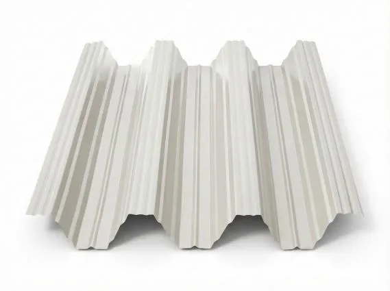 Preview: Freigestelltes Produktfoto eines Trapezbleches TP104 in Grauweiß (RAL 9002) mit vier Hochsicken und heller, cremig-weißer Oberfläche auf weißem Hintergrund.