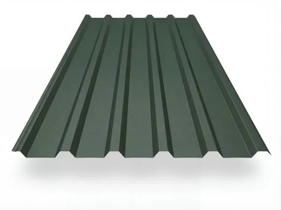 Preview: Trapezblech TP35 in Moosgrün (RAL 6005), freigestelltes Produktfoto mit gleichmäßig profilierten Trapezwellen, perspektivische Draufsicht auf weißem Hintergrund