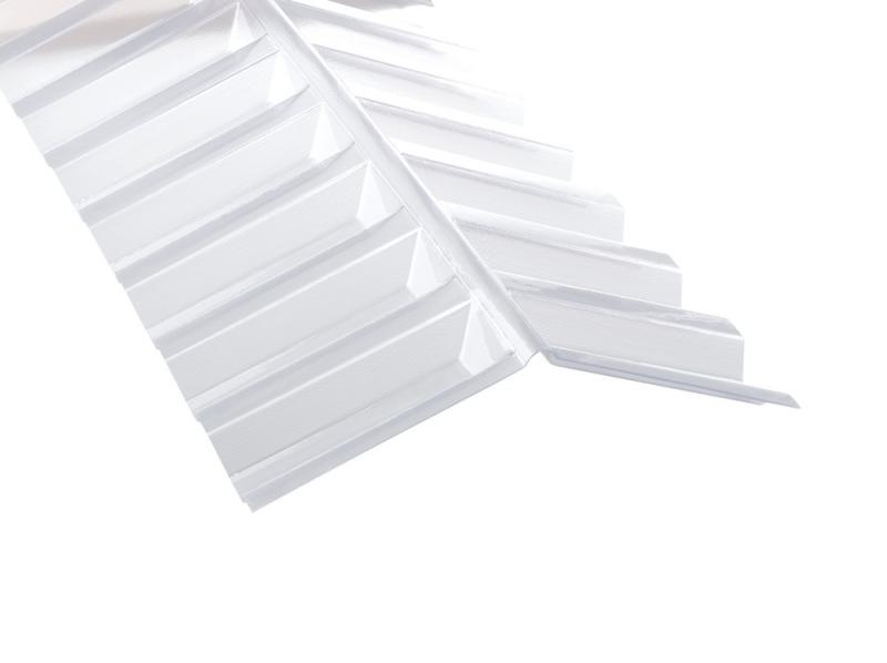 Firstabdeckung aus Polycarbonat im Spundwandprofil 76/18 (Trapez) für Polycarbonat-Lichtplatten. Hier in klar / farblos.