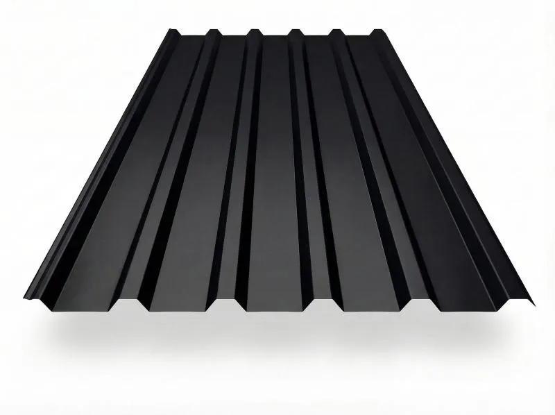 Trapezblech TP35 in Tiefschwarz (RAL 9005), freigestelltes Produktfoto mit gleichmäßig profilierten Trapezwellen, perspektivische Draufsicht auf weißem Hintergrund